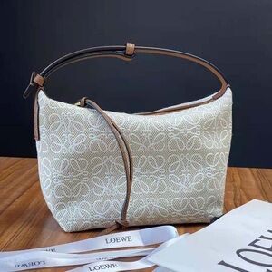 Loewe Cubi Small in Cream/Tan